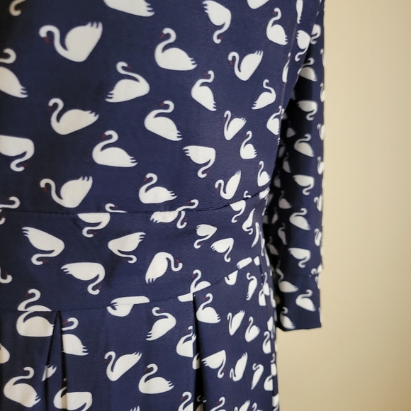 Rico Bruno, A-line with Swan Print - Picture 3 of 9